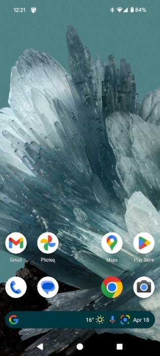 Selecting "Replace" when long-pressing Nova's desktop search bar.