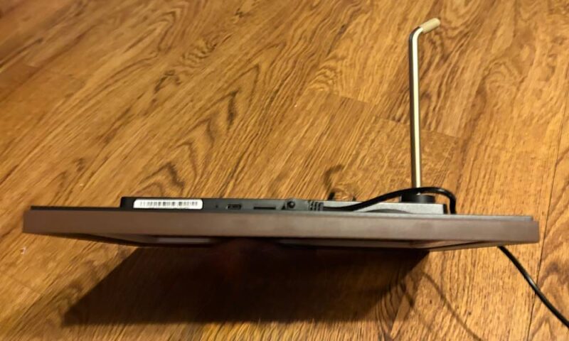 Ports on the digital photo frame