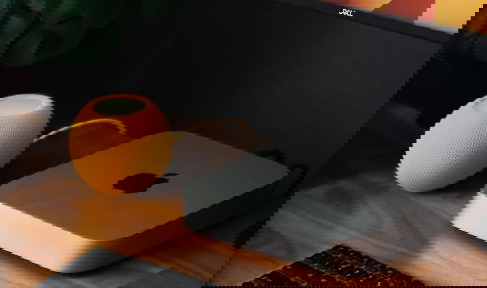 Siri-based HomePod Mini speaker connected to a Windows Dell computer.