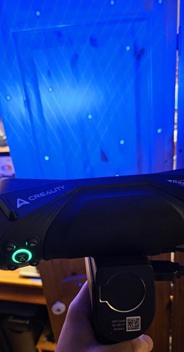 Using blue line laser scanning.