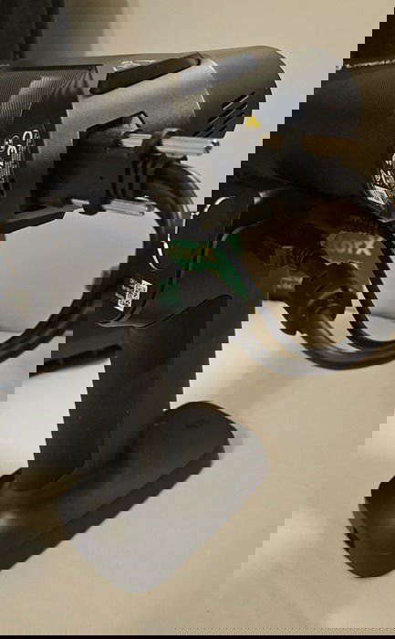 Connecting the scanner components.