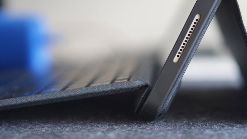 Ipad Keyboard Open On Desk