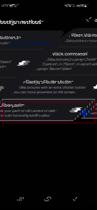 Activating "Show palm" option in Samsung Galaxy phone camera settings. 