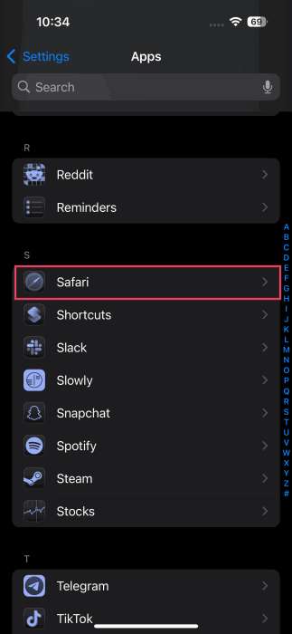 Selecting "Safari" from Apps menu in iPhone Settings.