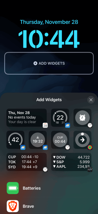 Selecting widgets for iPhone lock screen. 